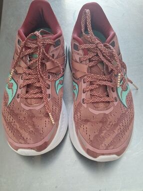 Saucony Women's Guide 16 Soot/ Teal  Running Shoes with Teal Accents. Size 8